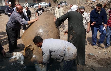 Buldožer iz mulja u Egiptu izvukao arheološku senzaciju staru TRI MILENIJUMA
